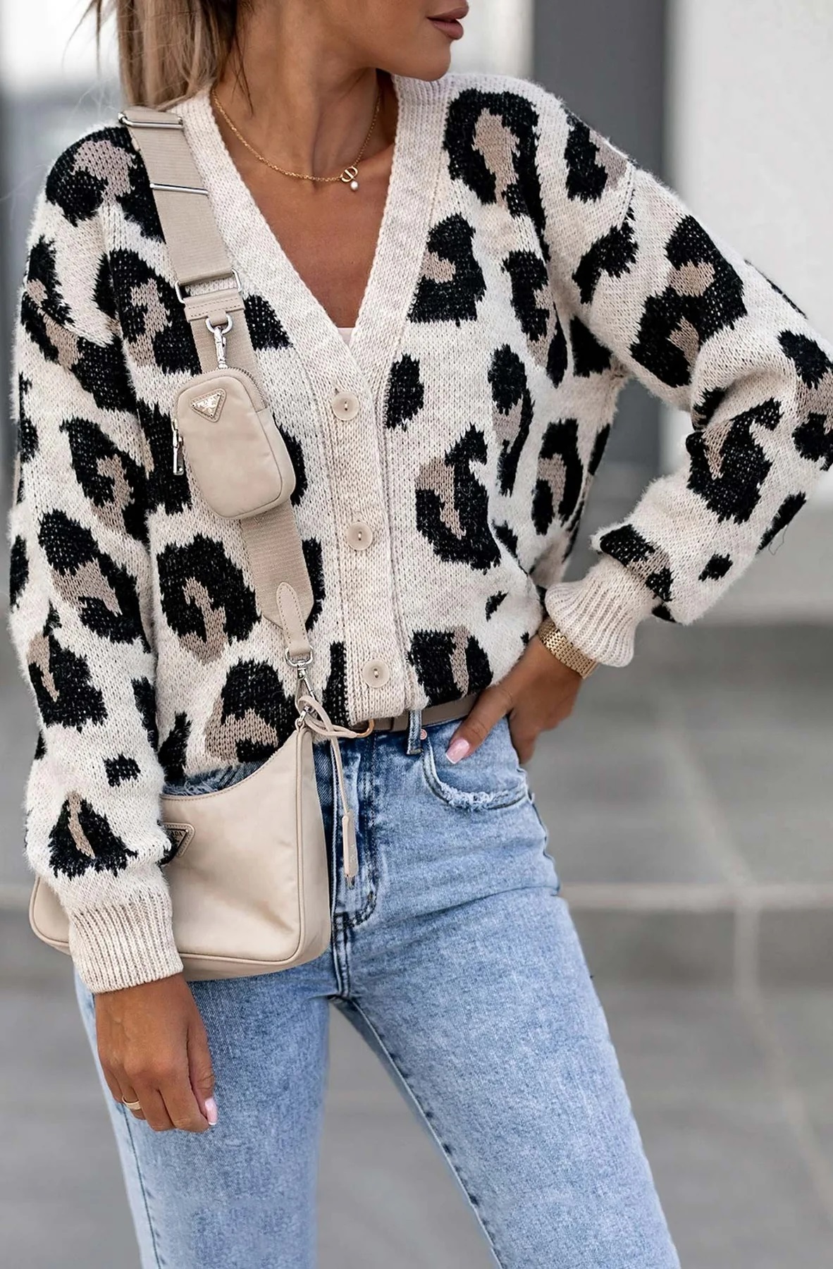 Leo Printed V-Neck Strickjacke