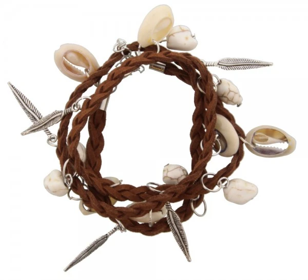 Armband mit Steinen, Muscheln und silberfarbigen Federn