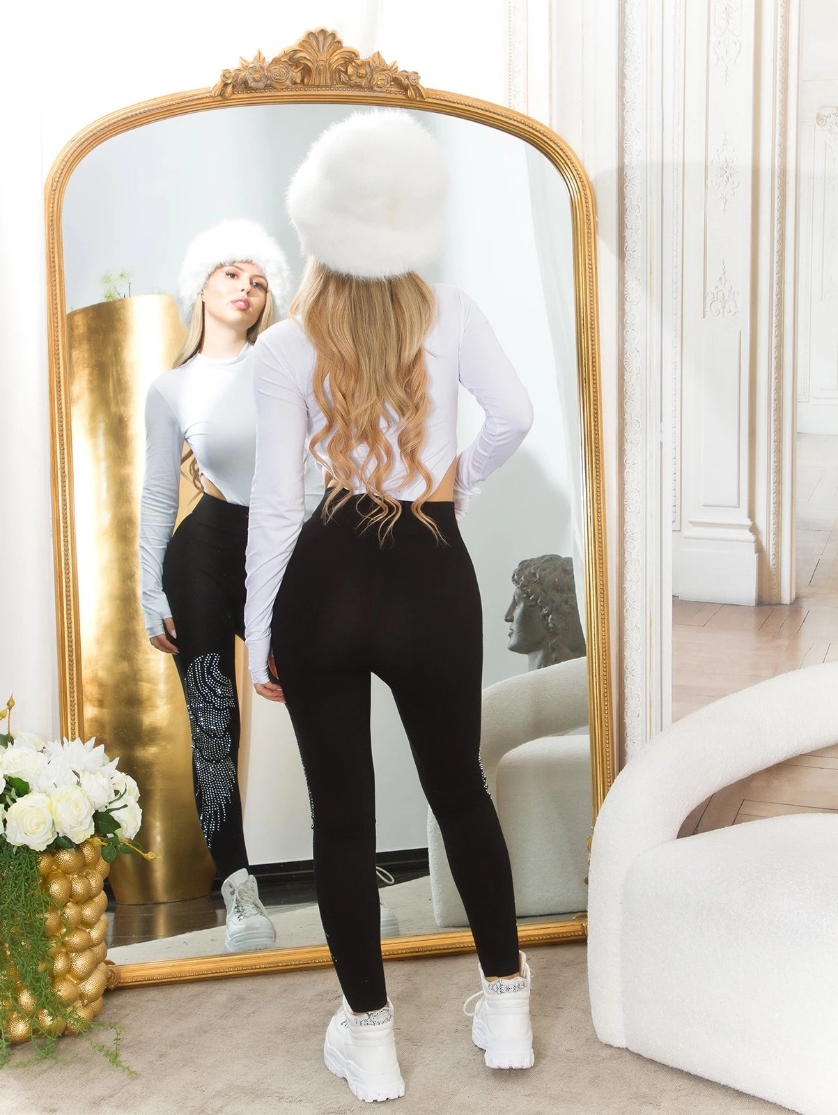 Highwaist Leggings mit Glitzer-Nieten in Flügel-Form, für einen glamourösen Look mit coolen Details!