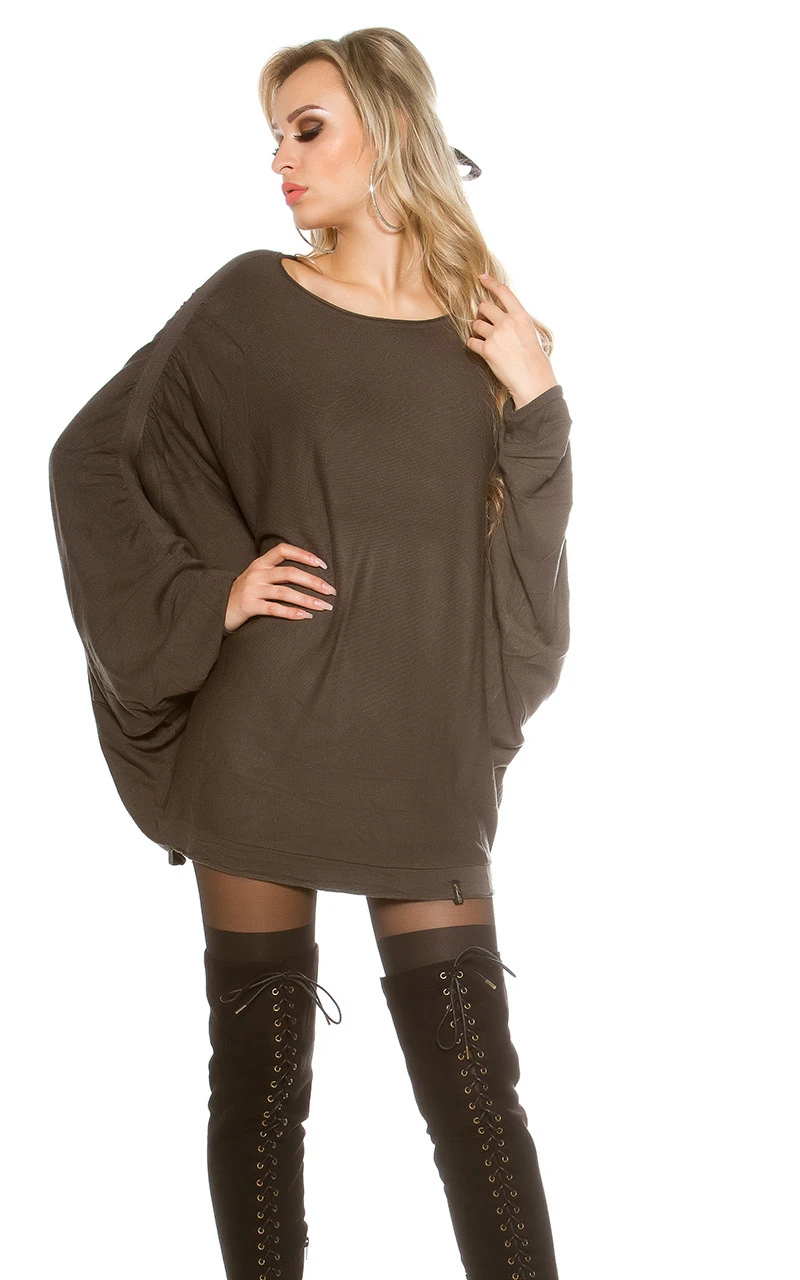 Extravaganter Oversize-Longpulli mit XL-Fledermaus-Ärmel