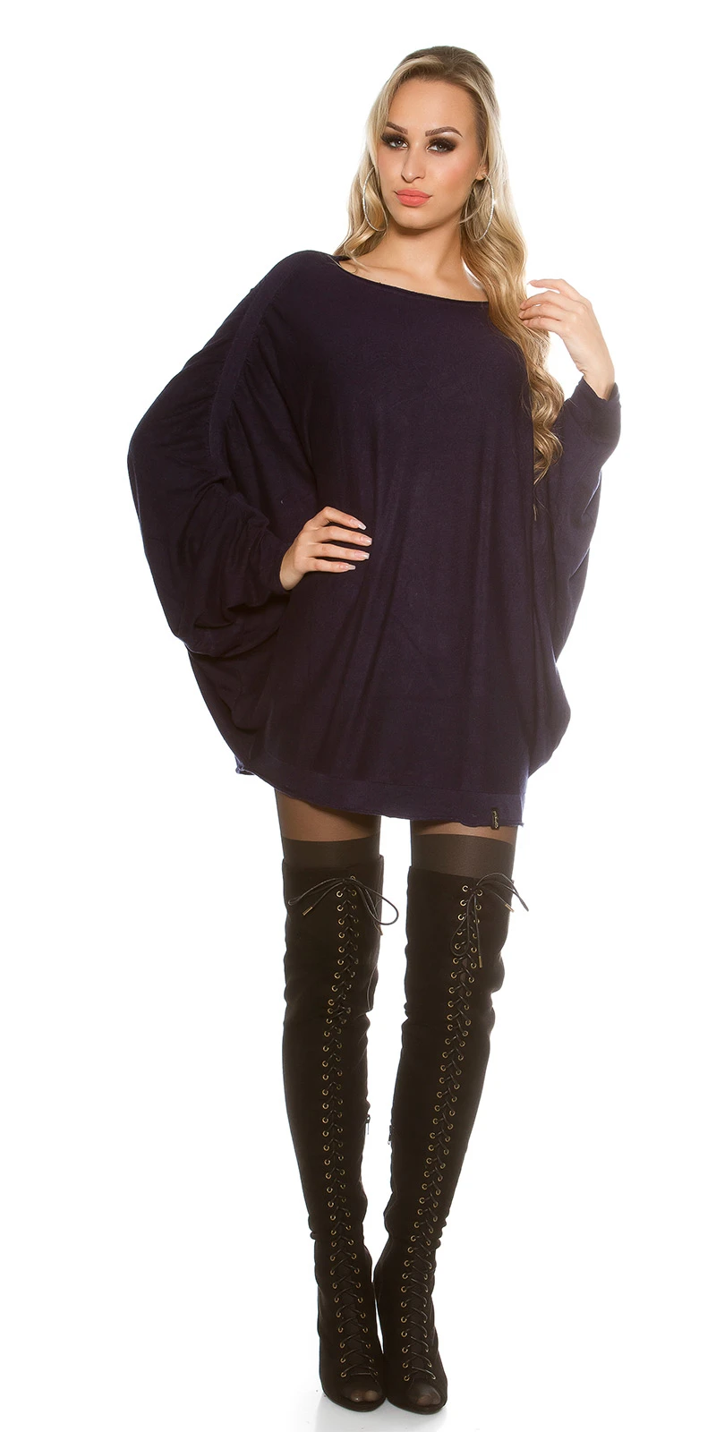 Extravaganter Oversize-Longpulli mit XL-Fledermaus-Ärmel