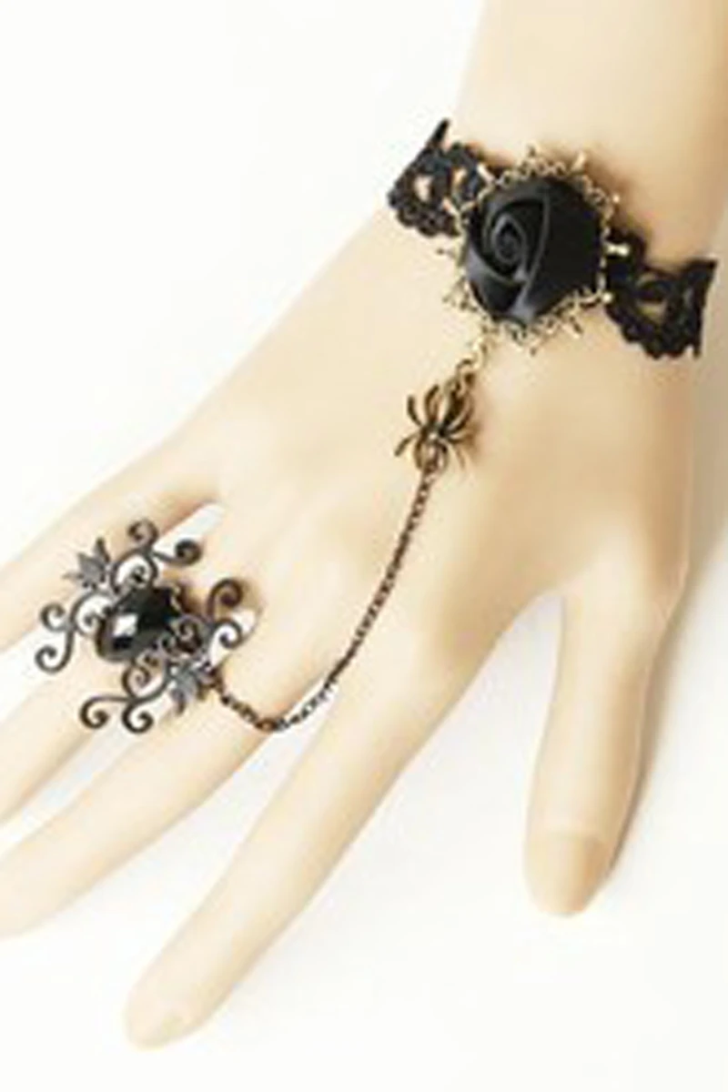 Gothic-Handschmuck mit Röschen