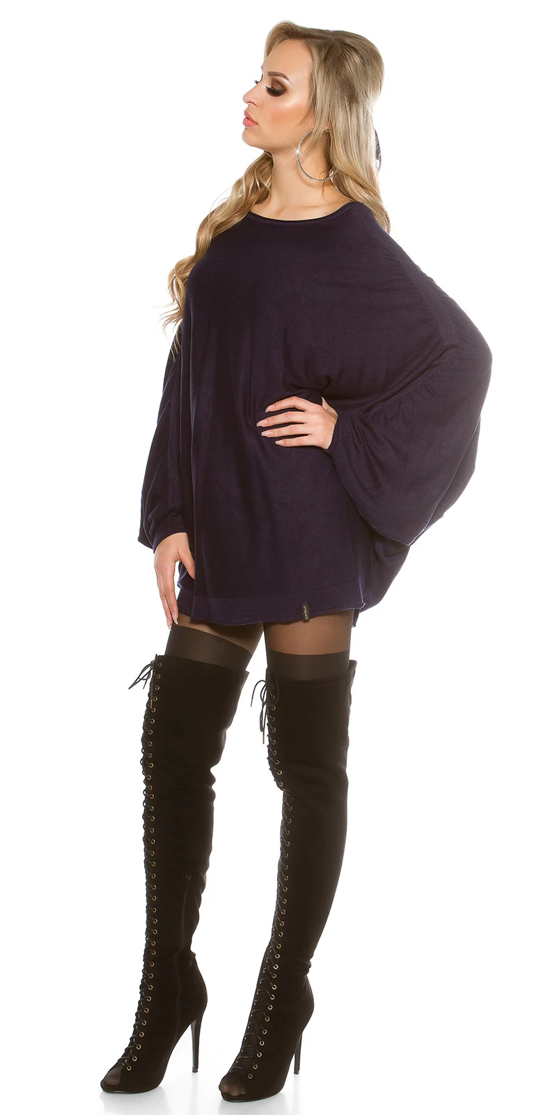 Extravaganter Oversize-Longpulli mit XL-Fledermaus-Ärmel