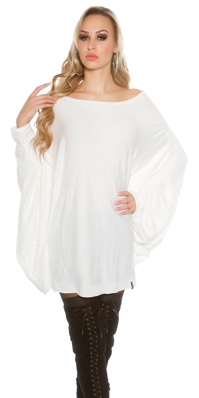 Extravaganter Oversize-Longpulli mit XL-Fledermaus-Ärmel