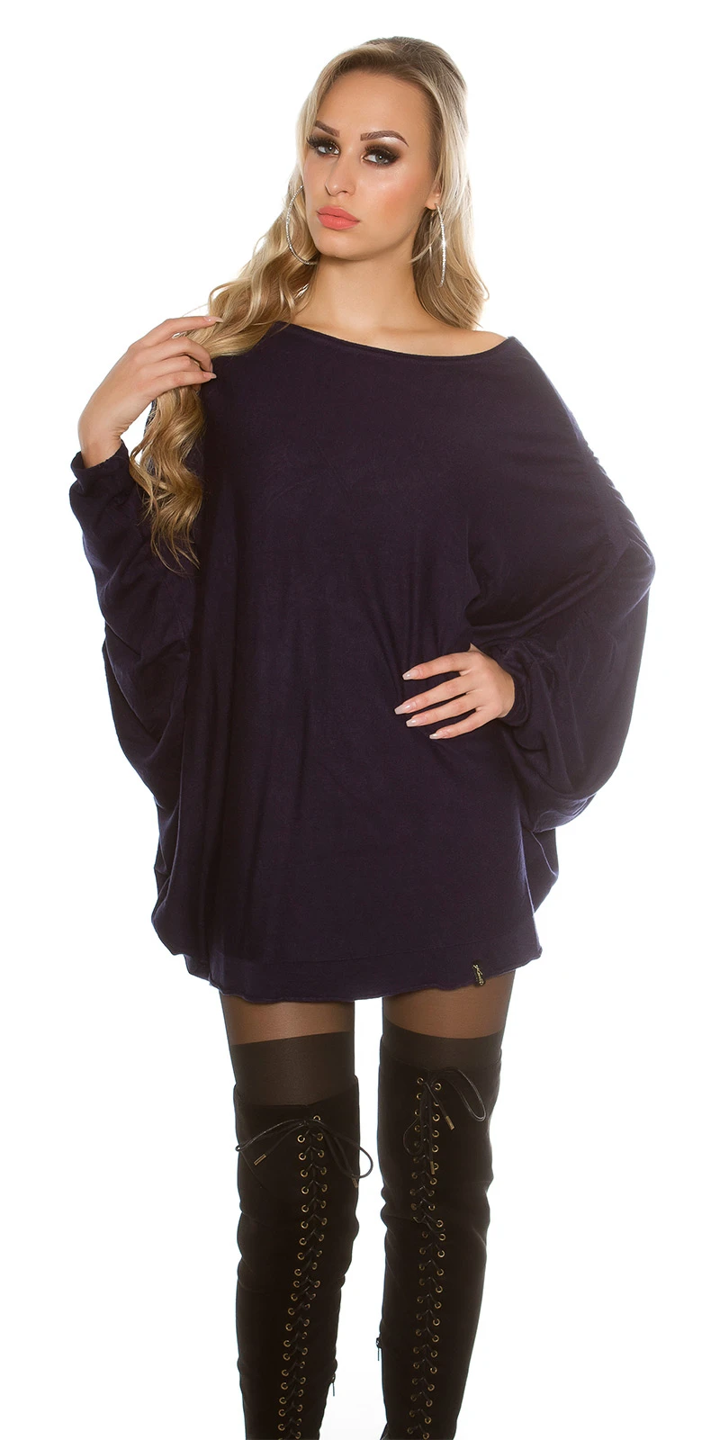 Extravaganter Oversize-Longpulli mit XL-Fledermaus-Ärmel