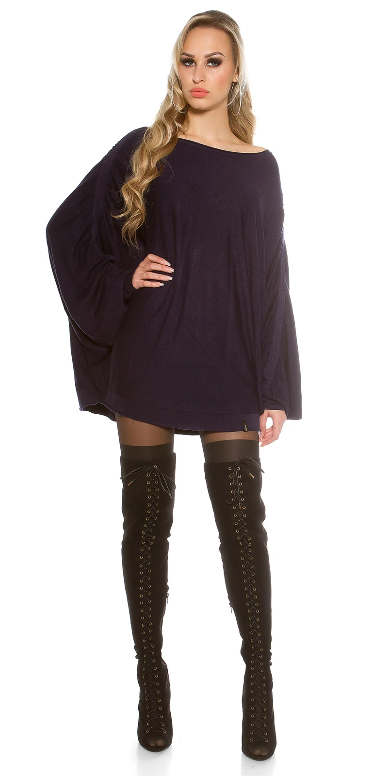 Extravaganter Oversize-Longpulli mit XL-Fledermaus-Ärmel